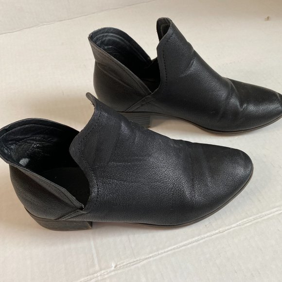 Steve Madden Cut Out Booties - Picture 7 of 9